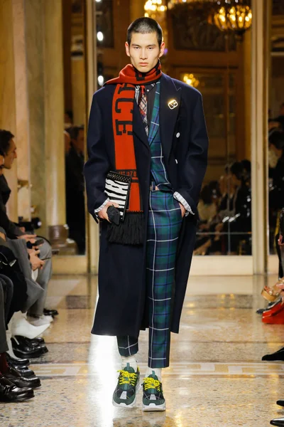 Look 19